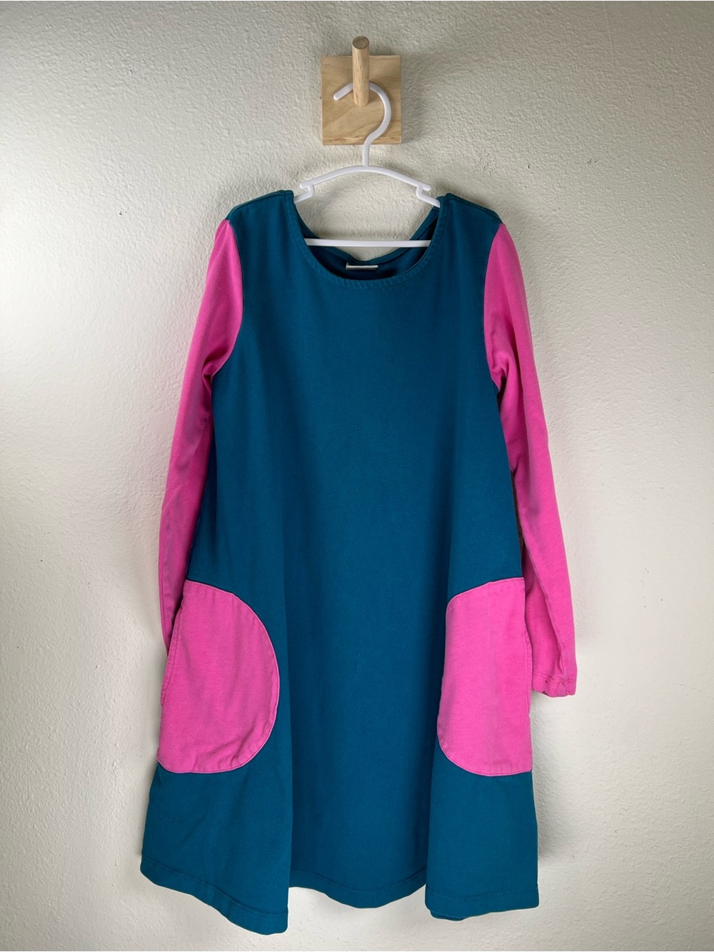 Hanna Andersson Teal Dress with Pink Sleeves and Pockets Size 8/130cm